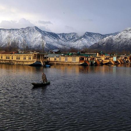Houseboat Dunhill Srinagar (Jammu and Kashmir) Exterior photo
