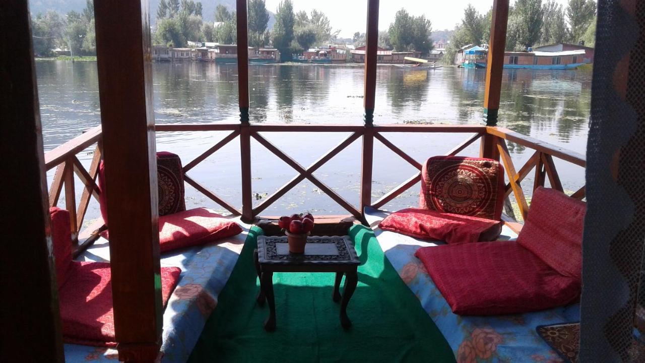 Houseboat Dunhill Srinagar (Jammu and Kashmir) Exterior photo