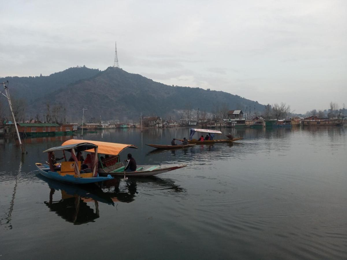 Houseboat Dunhill Srinagar (Jammu and Kashmir) Exterior photo