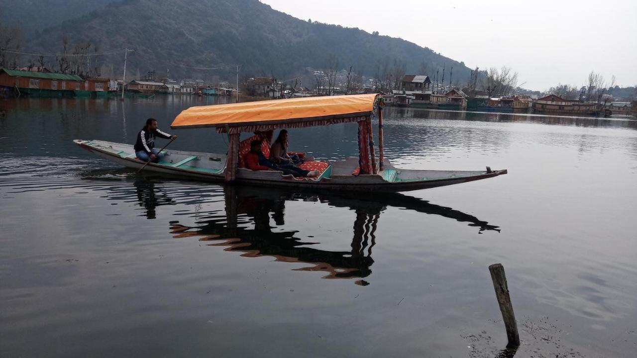 Houseboat Dunhill Srinagar (Jammu and Kashmir) Exterior photo
