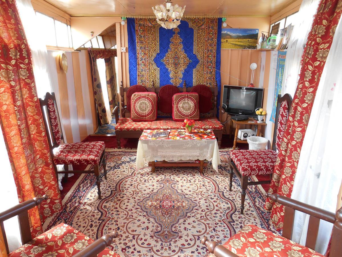 Houseboat Dunhill Srinagar (Jammu and Kashmir) Exterior photo