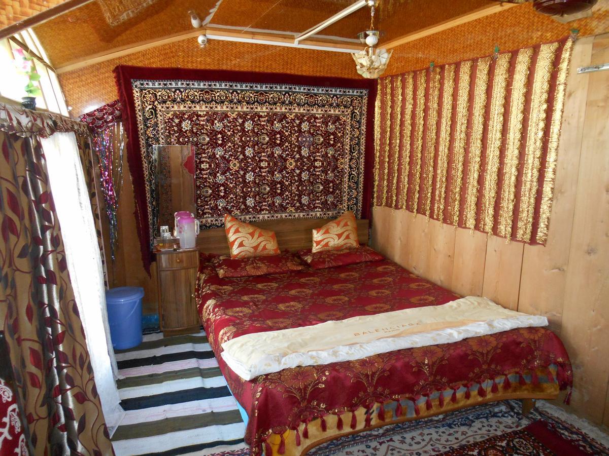 Houseboat Dunhill Srinagar (Jammu and Kashmir) Exterior photo