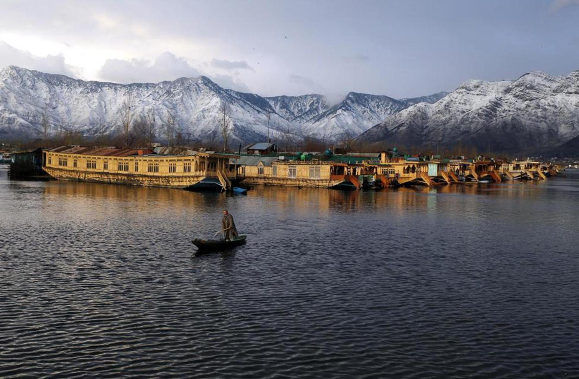 Houseboat Dunhill Srinagar (Jammu and Kashmir) Exterior photo