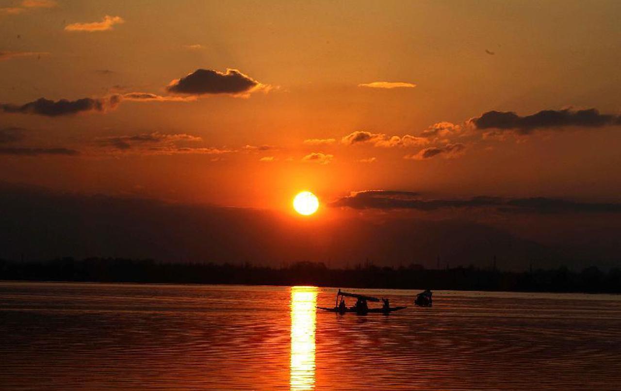 Houseboat Dunhill Srinagar (Jammu and Kashmir) Exterior photo